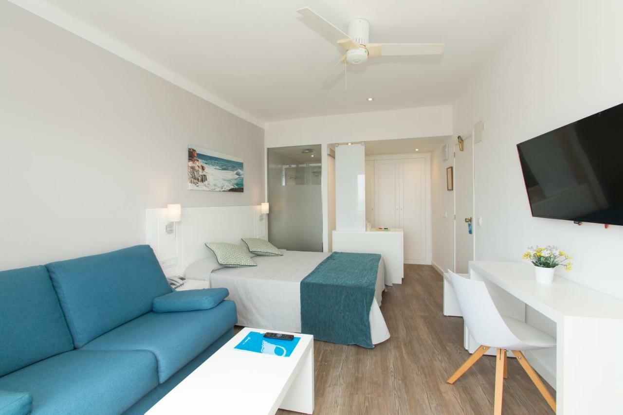 Suite Junior con vistas laterales al mar (2 adultos + 1 niño)